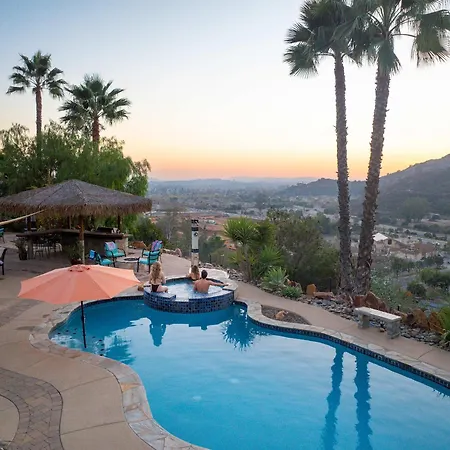 New Heated Pool Oasis Apartment